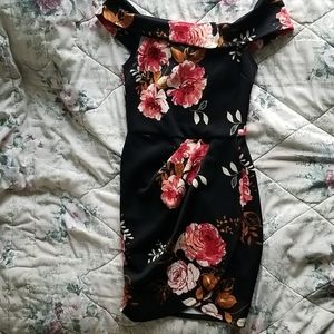 Off the shoulder floral short dress
